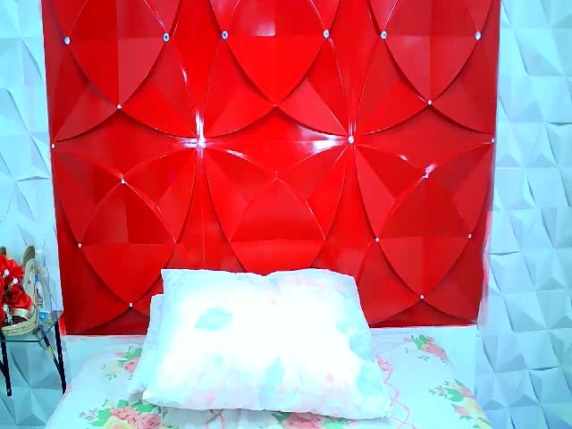 Live sex webcam photo for Saraxsexy #268550740