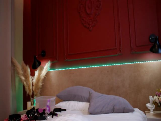 Live sex webcam photo for Purple_Foxy #268553419