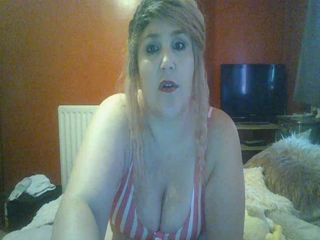 Live sex webcam photo for YUMMYMUMMY39 #268570052