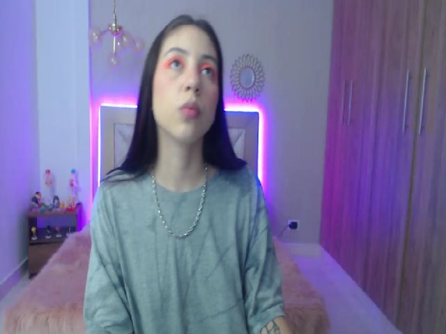 Live sex webcam photo for Emily_evans18 #268553874