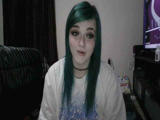 Live sex webcam photo for FloraSky #268553692