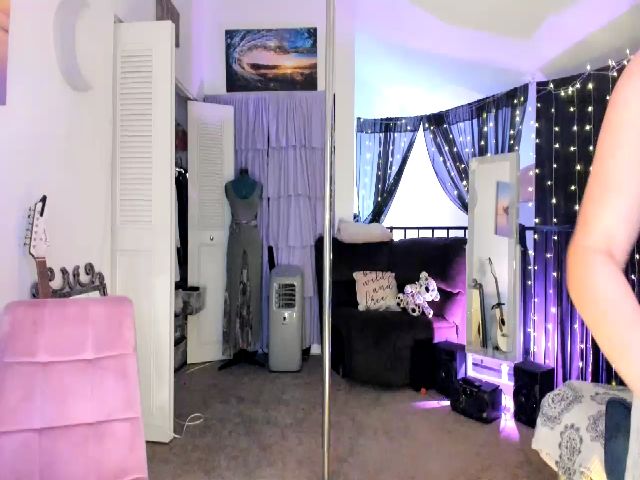 Live sex webcam photo for PetiteJewel #268561046