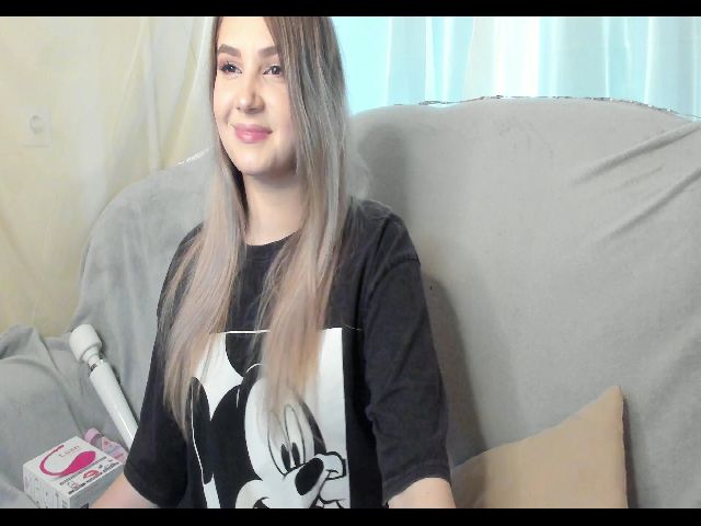 Live sex webcam photo for LeaBaker #268560971