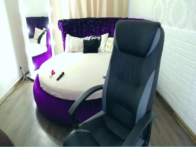 Live sex webcam photo for Red_Bunnyy #268565037