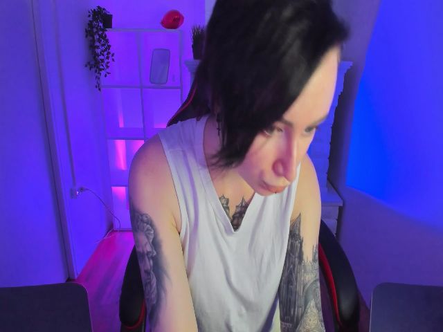 Live sex webcam photo for HelenCarter #268571717