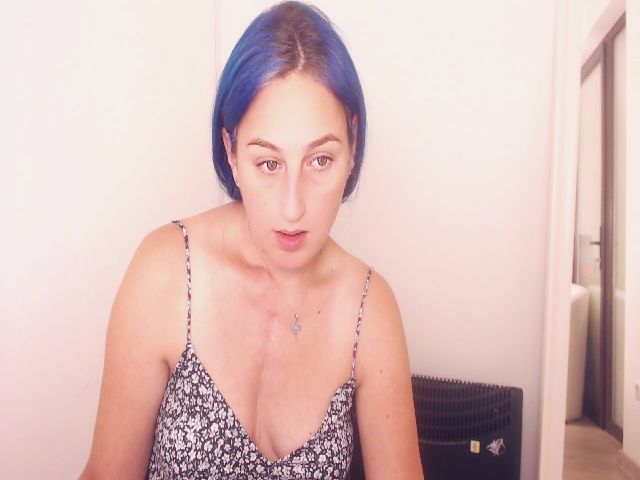 Live sex webcam photo for wetkittycum #268573415