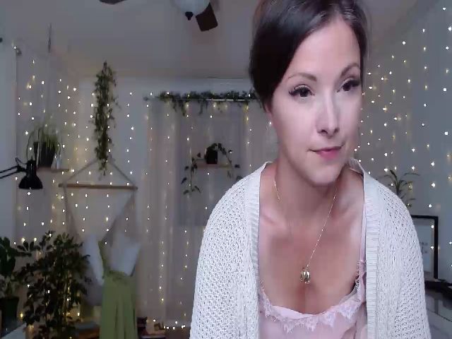 Live sex webcam photo for KellyHeart #268553438