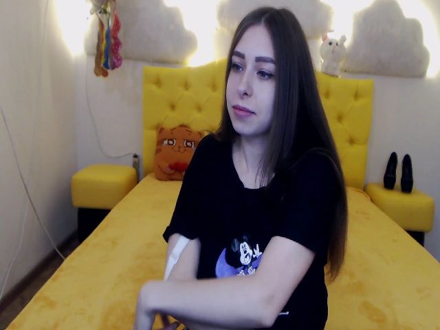 Live sex webcam photo for LindaJason #268558115