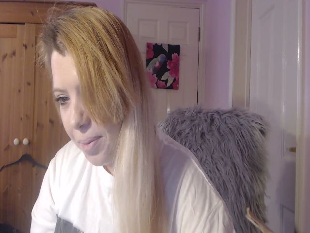 Live sex webcam photo for LouiseHazel #268567133