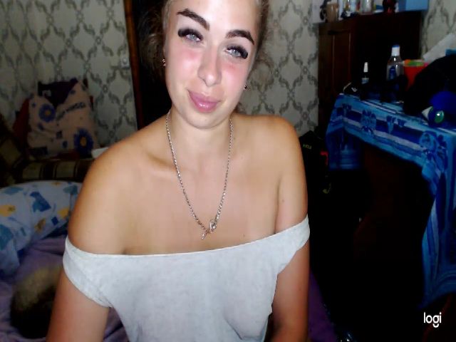 Live sex webcam photo for April_Swee #268570371