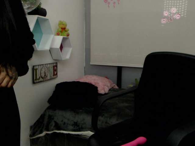 Live sex webcam photo for HONEYMIA #268552644