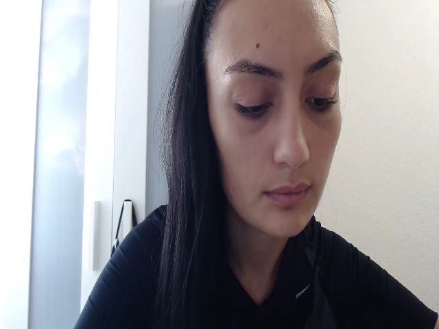 Live sex webcam photo for hello_its_me5 #268560357