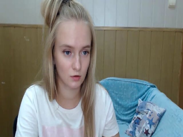 Live sex webcam photo for EmillyWillis #268563779