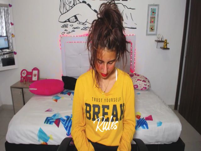 Live sex webcam photo for violeta09 #268554089