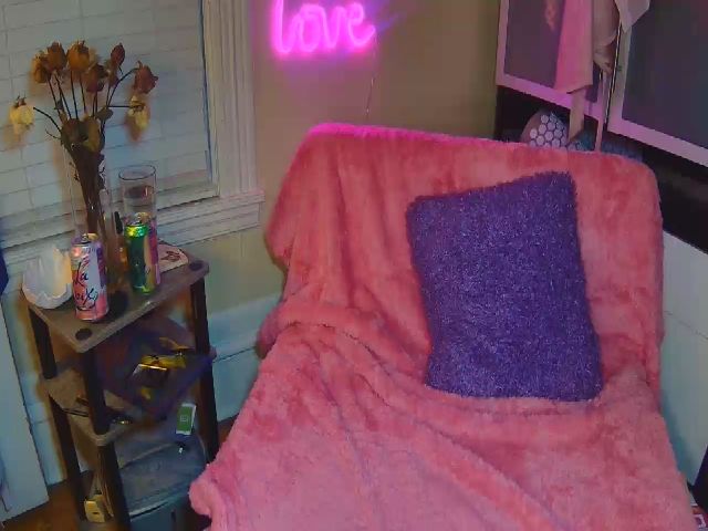 Live sex webcam photo for Lilacangel69 #268556512