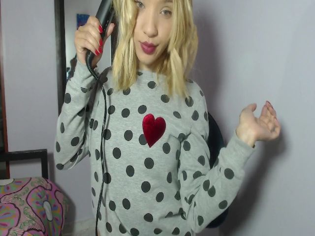 Live sex webcam photo for KellyUnicorn #268555733