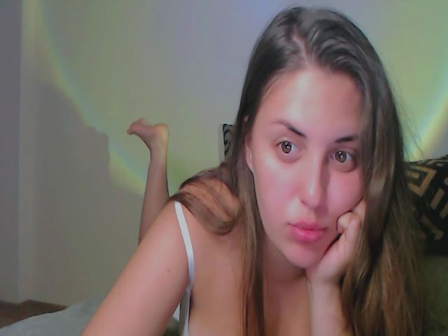 Live sex webcam photo for kitty_Mi_ #268573580