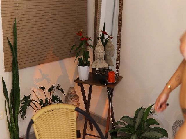 Live sex webcam photo for KamilaFerrer #268553810