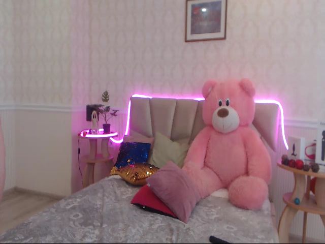 Live sex webcam photo for GinaLewis #268559485