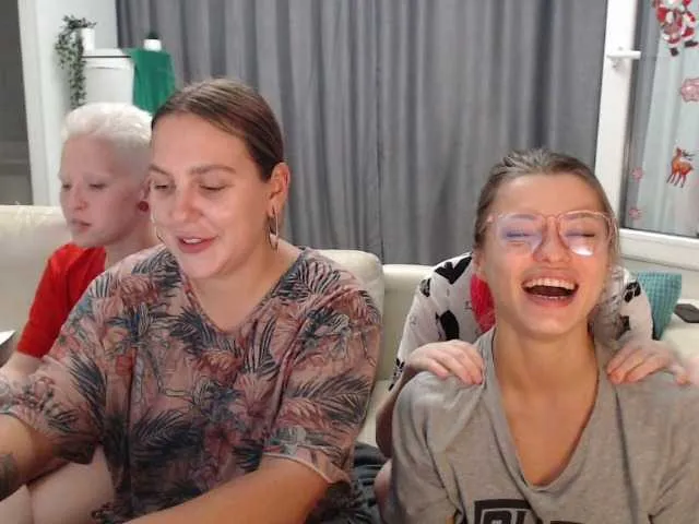 Live sex webcam photo for BugaGirls #268574220