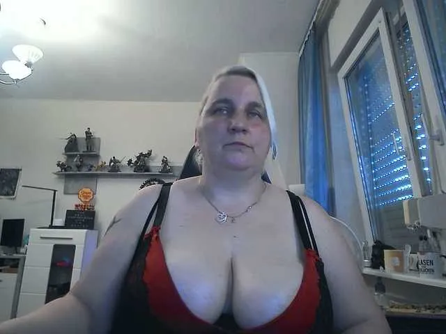 Live sex webcam photo for DrachenLady39 #268589111
