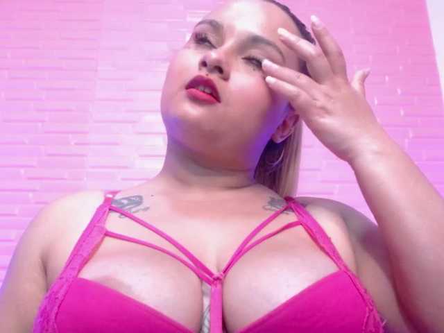 Live sex webcam photo for pretty-curvy #268575588