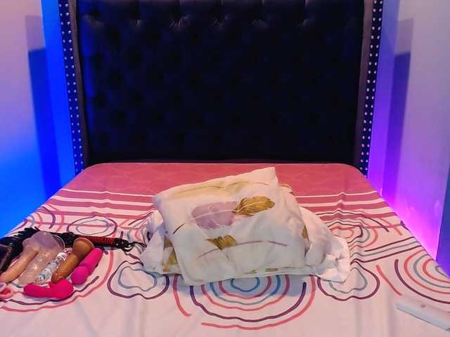 Live sex webcam photo for AnnieBellerou #268575280