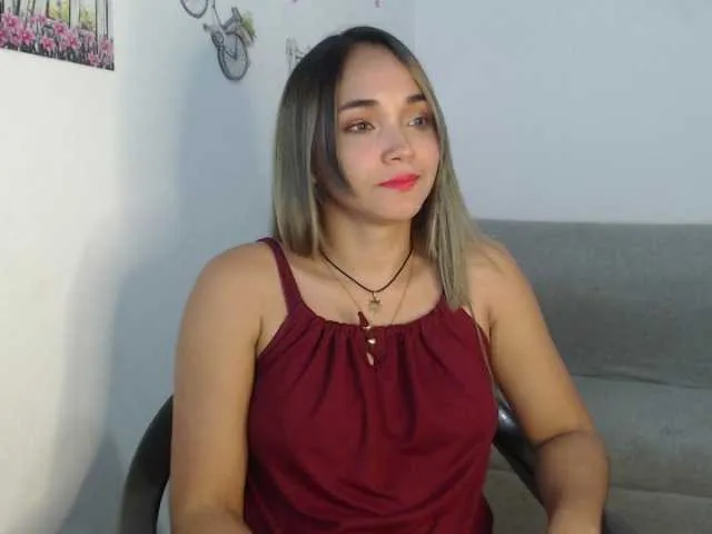 Live sex webcam photo for monica-squirt #268575352