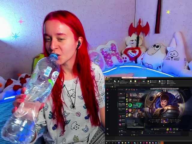 Live sex webcam photo for KiraLiLime #287990066