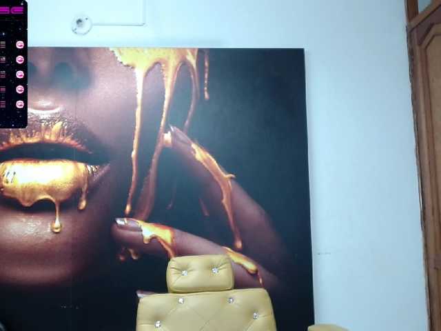 Live sex webcam photo for Caro-x #268575495