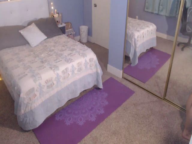 Live sex webcam photo for Hollydollxo #268580686