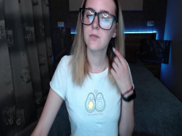 Live sex webcam photo for Ella_Hudson #268590733