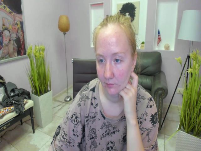 Live sex webcam photo for StunningKelly #268580672