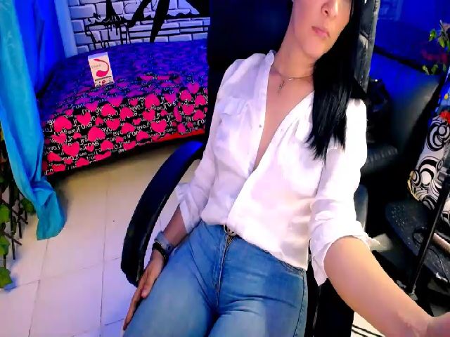 Live sex webcam photo for Sashabreck #287860176