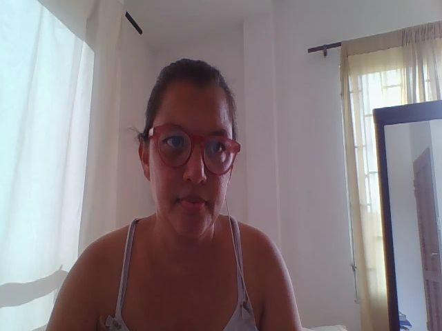 Live sex webcam photo for SweetLola01 #268591432