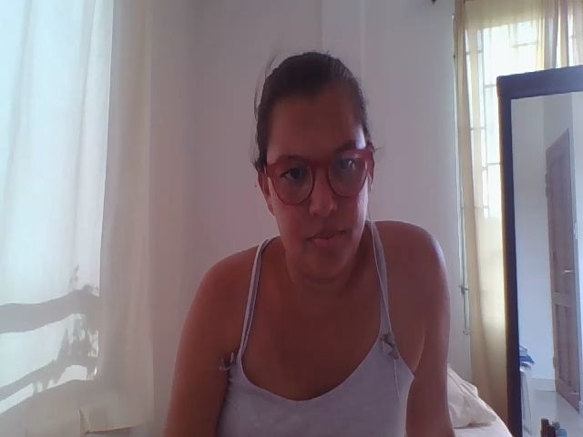 Live sex webcam photo for SweetLola01 #268591579