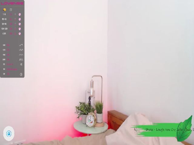 Live sex webcam photo for MadelinLove #268588451