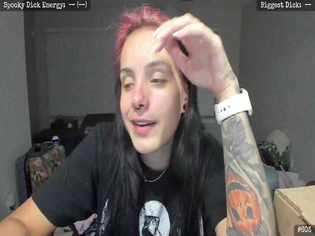 Live sex webcam photo for QuinnGray #268577761