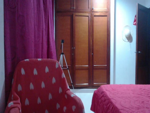 Live sex webcam photo for CristySavoy #268577821