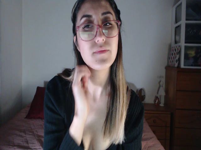 Live sex webcam photo for Ninimoon #268579216