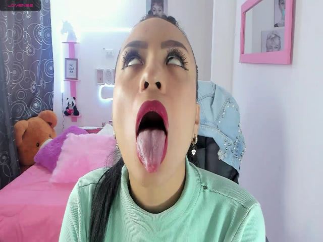 Live sex webcam photo for Paulina2700 #268584866