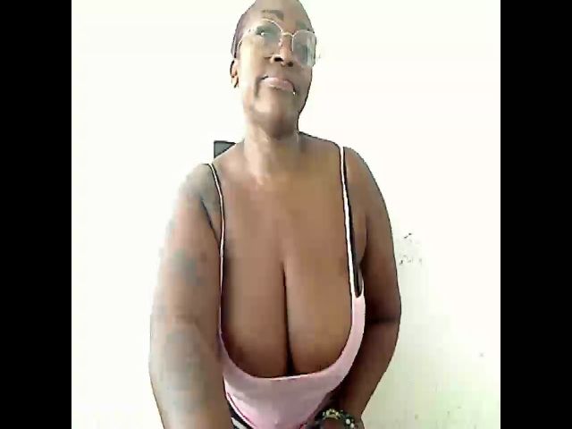 Live sex webcam photo for Assbigxhot9 #268585599