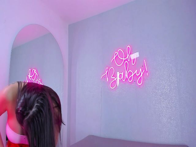 Live sex webcam photo for VictoriaMilan #268592424