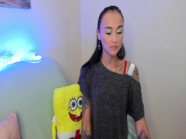 Live sex webcam photo for CarolDyson #268590717