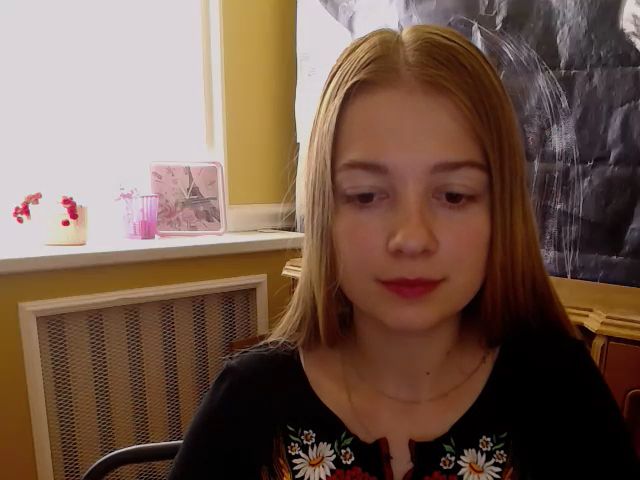 Live sex webcam photo for EmiStern #268581111