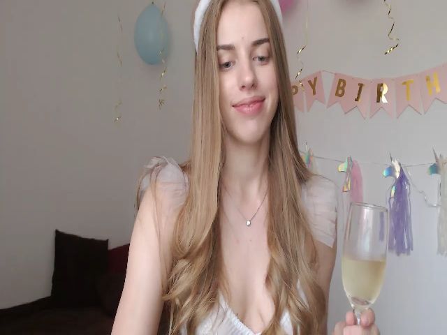 Live sex webcam photo for LIONESS_1 #268583349