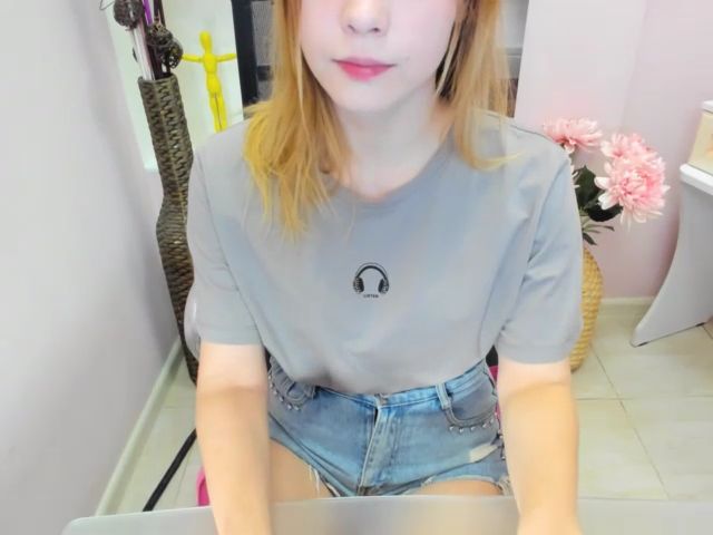 Live sex webcam photo for VeronicaRangy #268576641