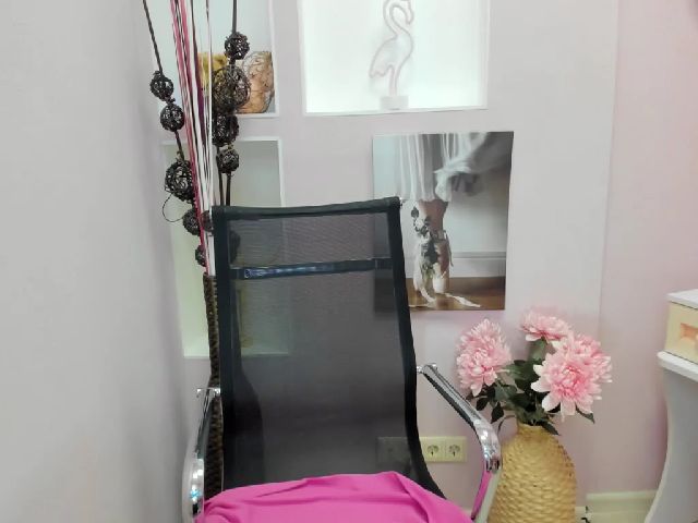Live sex webcam photo for VeronicaRangy #268591552