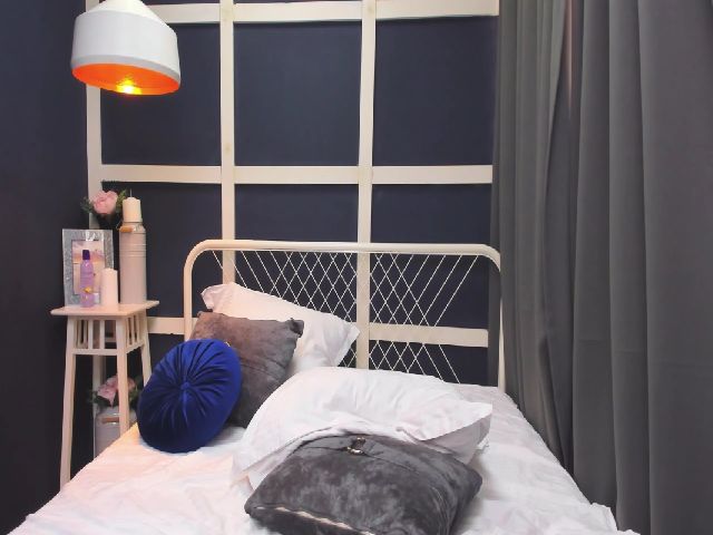 Live sex webcam photo for Selenna_Sky #268581097