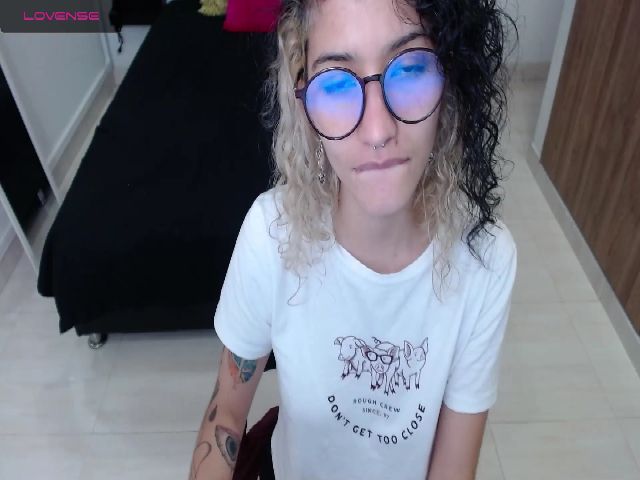 Live sex webcam photo for Myzore #268576123